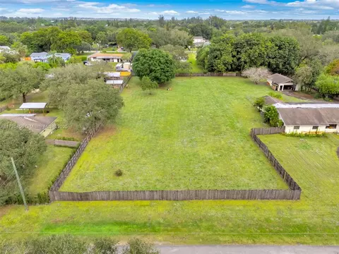 23 Sw St, Davie, FL 33325