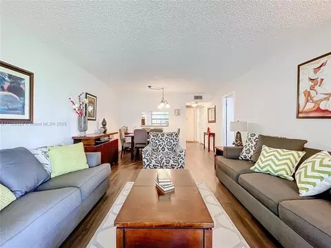 1000 Colony Point Cir #205, Pembroke Pines, FL 33026
