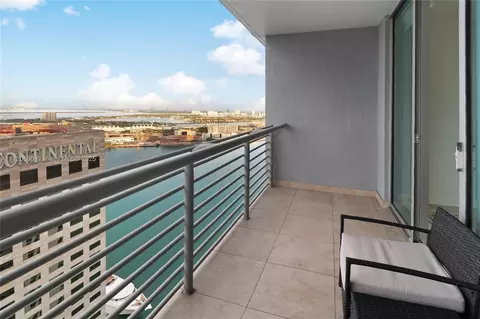 335 S Biscayne Blvd #4100, Miami, FL 33131