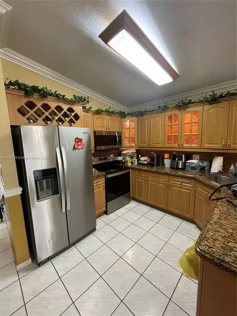 7856 W 34th Ct, Hialeah, FL 33018 photo 2