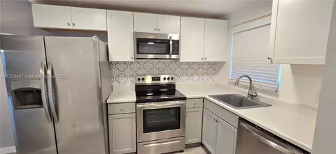 8350 Sunrise Lakes Blvd #111, Sunrise, FL 33322