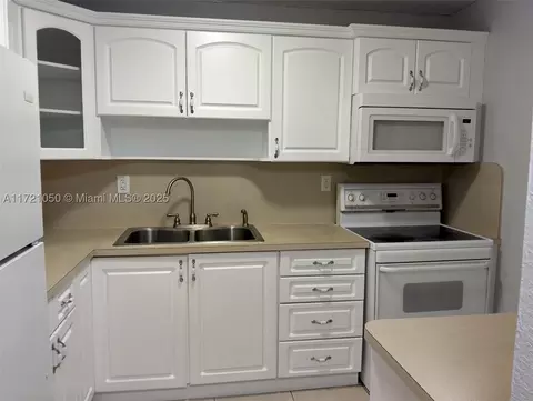1855 W 60th St #446, Hialeah, FL 33012