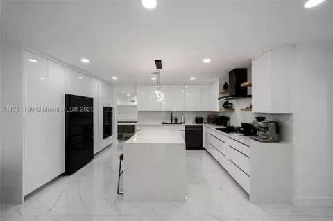 571 Raven Ave, Miami Springs, FL 33166