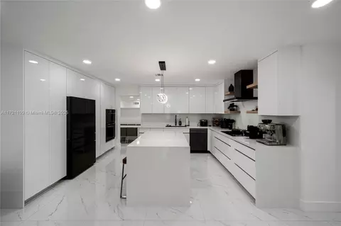 571 Raven Ave, Miami Springs, FL 33166