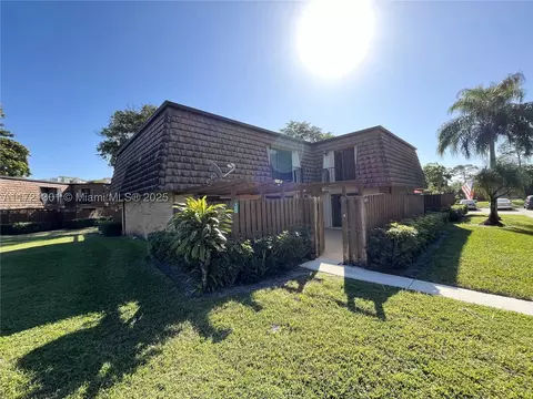 2812 28th Ln #2812, Greenacres, FL 33463