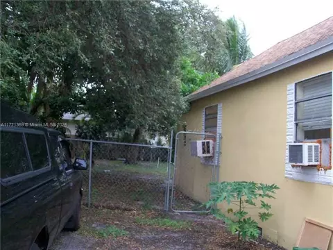 Exterior - 800 Phippen Waiters Rd, Dania Beach, FL 33004 photo 4 of 5
