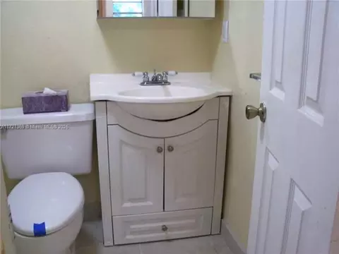 Bath - 800 Phippen Waiters Rd, Dania Beach, FL 33004 photo 1 of 3