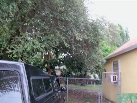 Exterior - 800 Phippen Waiters Rd, Dania Beach, FL 33004 photo 5 of 5