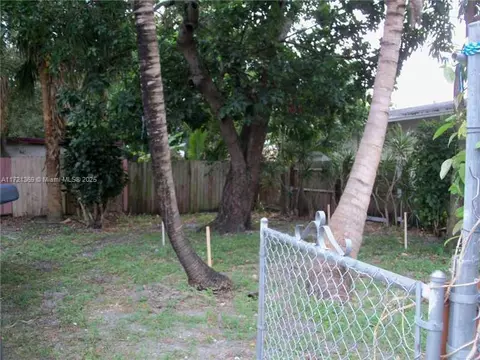 Exterior - 800 Phippen Waiters Rd, Dania Beach, FL 33004 photo 3 of 5