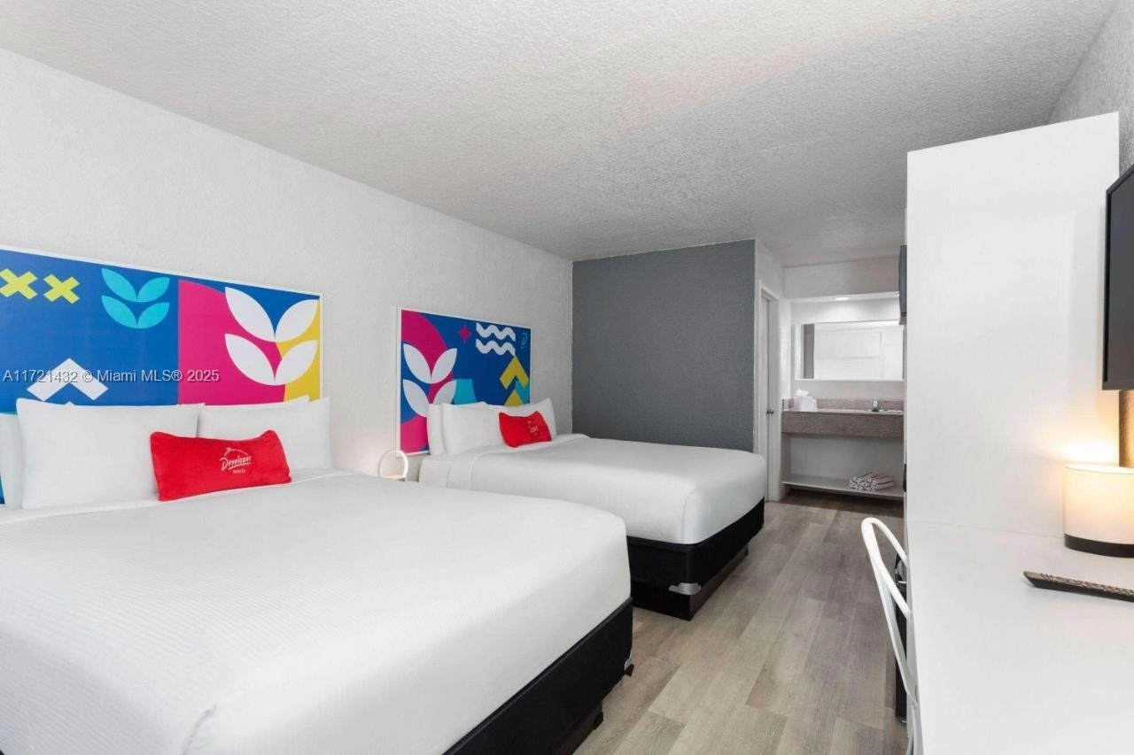 2930 Polynesian Isle Blvd  