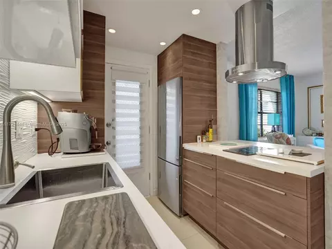 17001 NE 13th Ave #105, Miami, FL 33162