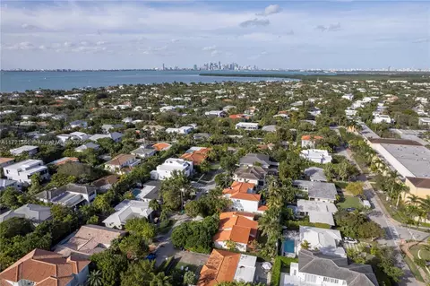 View/Area - 665 Hampton Ln, Key Biscayne, FL 33149 photo 4 of 10