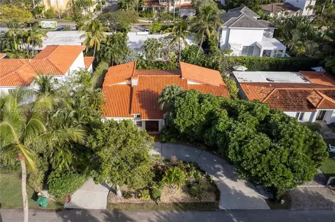 View/Area - 665 Hampton Ln, Key Biscayne, FL 33149 photo 1 of 10