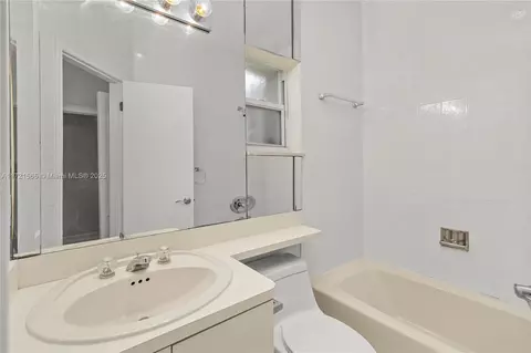 Bath - 665 Hampton Ln, Key Biscayne, FL 33149 photo 3 of 3