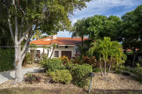 Exterior - 665 Hampton Ln, Key Biscayne, FL 33149 photo 5 of 5