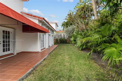 Exterior - 665 Hampton Ln, Key Biscayne, FL 33149 photo 3 of 5
