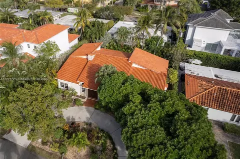 View/Area - 665 Hampton Ln, Key Biscayne, FL 33149 photo 9 of 10