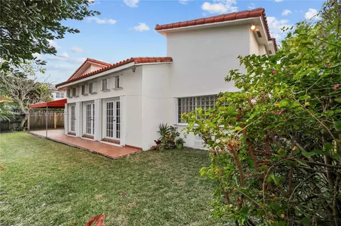 Exterior - 665 Hampton Ln, Key Biscayne, FL 33149 photo 4 of 5