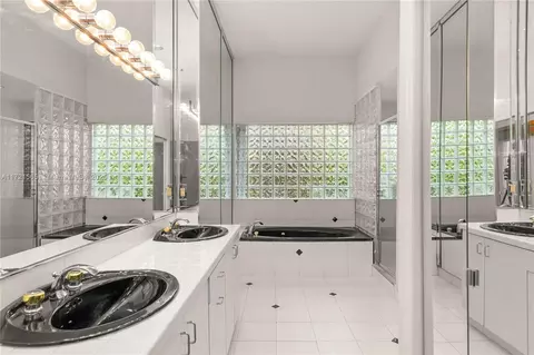 Bath - 665 Hampton Ln, Key Biscayne, FL 33149 photo 1 of 3