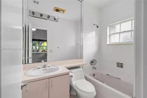 Bath - 665 Hampton Ln, Key Biscayne, FL 33149 photo 2 of 3