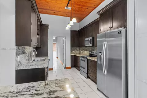 Kitchen - 665 Hampton Ln, Key Biscayne, FL 33149 photo 1 of 1