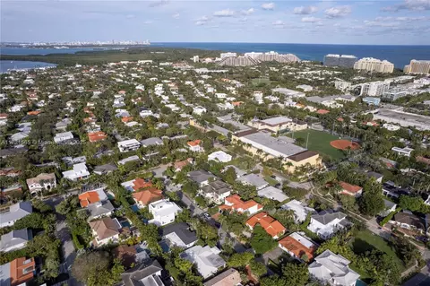 View/Area - 665 Hampton Ln, Key Biscayne, FL 33149 photo 3 of 10