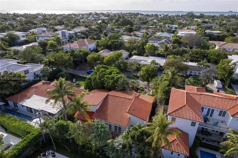 View/Area - 665 Hampton Ln, Key Biscayne, FL 33149 photo 6 of 10