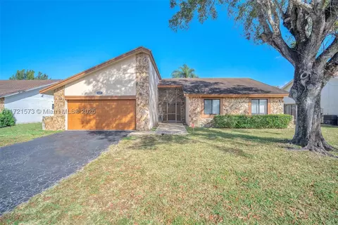 8601 NW 54th St, Lauderhill, FL 33351