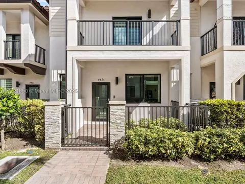 4821 NW 83rd Pkwy #4821, Doral, FL 33166