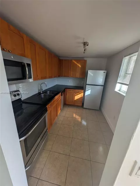 2800 NW 56th Ave #B202, Lauderhill, FL 33313
