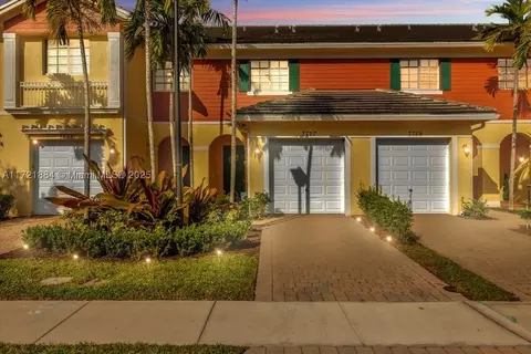 7727 Deercreek Ct, Davie, FL 33328