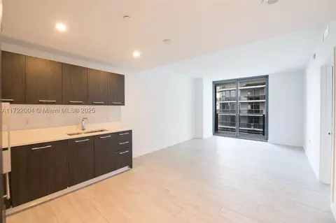 45 SW 9th St #3507, Miami, FL 33130