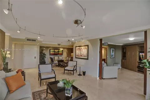 1121 Crandon Blvd #E405, Key Biscayne, FL 33149