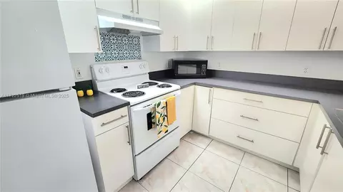 700 SW 137th Ave #212H, Pembroke Pines, FL 33027