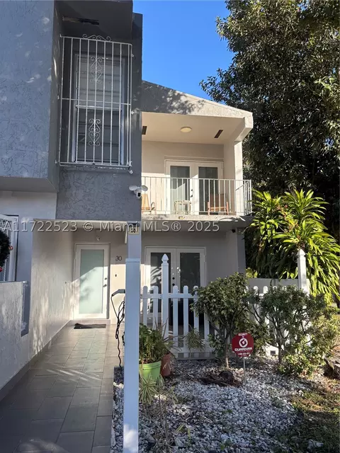 2415 NW 11th St #30-A, Miami, FL 33125