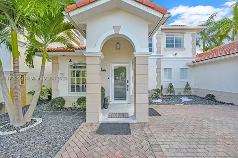 7327 NW 173rd Dr #103, Hialeah, FL 33015