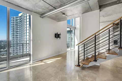 690 SW 1st Ct #PHII22, Miami, FL 33130