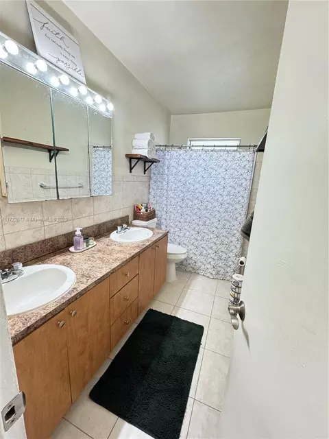 Bath - 9478 Easter Rd, Cutler Bay, FL 33157 photo 1 of 2