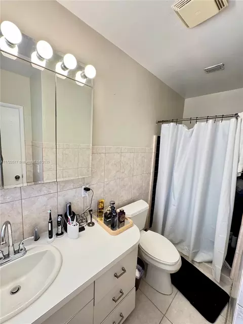 Bath - 9478 Easter Rd, Cutler Bay, FL 33157 photo 2 of 2