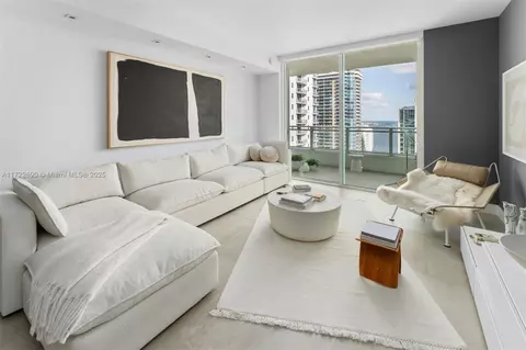 1080 Brickell Ave #3404, Miami, FL 33131