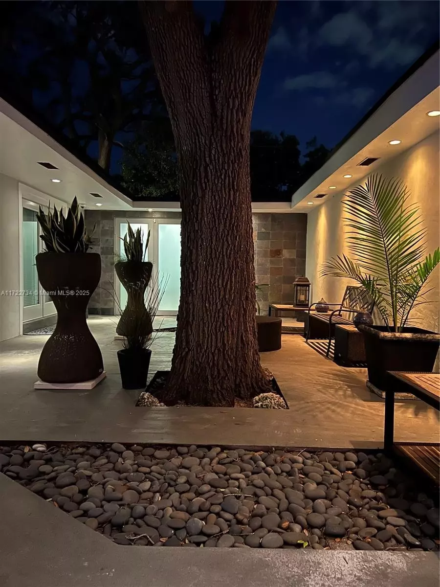 Exterior - 6411 SW 62nd Ter, South Miami, FL 33143 photo 7 of 7