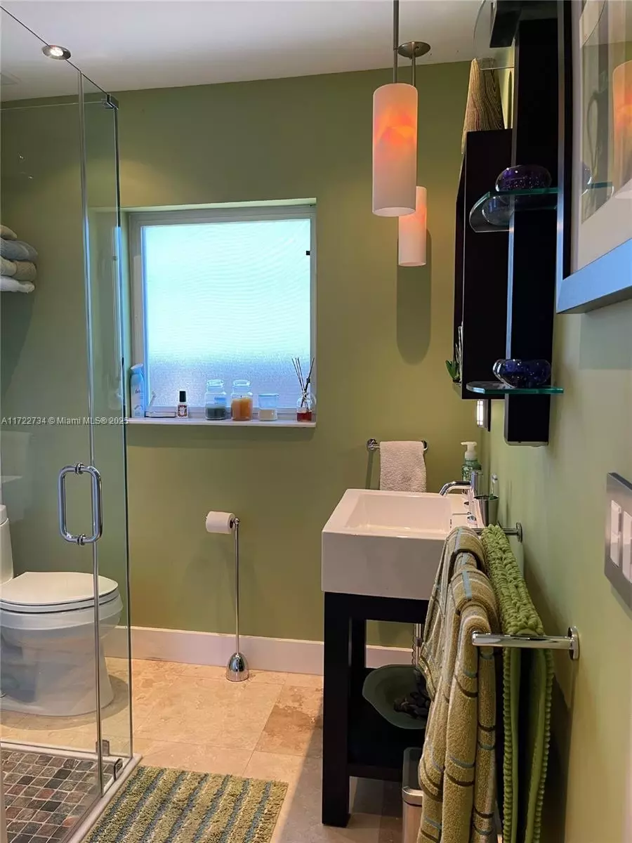 Bath - 6411 SW 62nd Ter, South Miami, FL 33143 photo 2 of 2