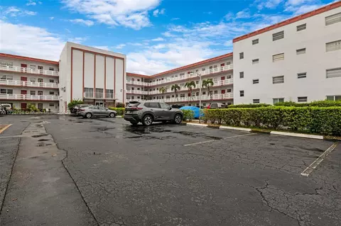 4000 NW 44th Ave #205, Lauderdale Lakes, FL 33319