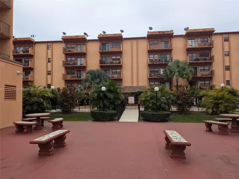1800 W 54th St #108, Hialeah, FL 33012