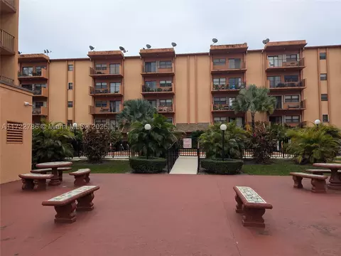 1800 W 54th St #108, Hialeah, FL 33012