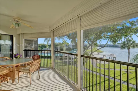 7463 Fairfax Dr #304, Tamarac, FL 33321