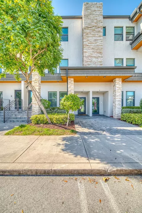10467 NW 82nd St #3, Doral, FL 33178