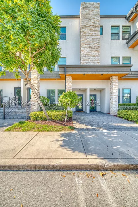 10467 NW 82nd St #3, Doral, FL 33178