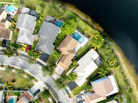 177 E Bayridge Dr, Weston, FL 33326