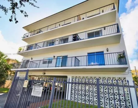 1960 Marseille Dr #204, Miami Beach, FL 33141